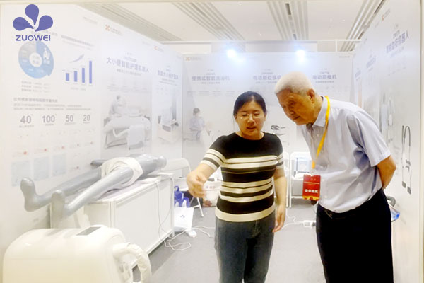 原江西省委书记、原卫生部部长、中国红十字会总会事业发展中心主任高度认可作为科技智能护理机器人