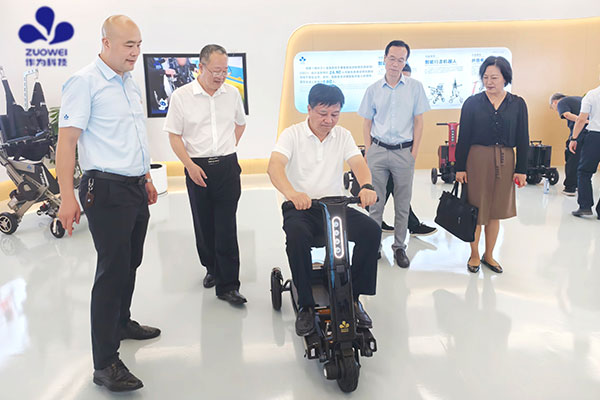  热烈欢迎广西桂林市人大常委会林武民副主任一行莅临作为科技指导工作