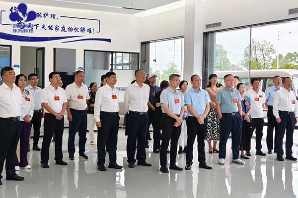 广西区政协副主席彭建明率队调研作为科技