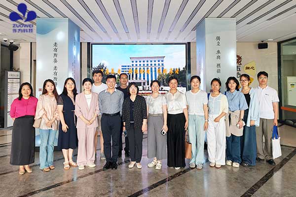 校企联动丨北京大学等多所高校领导考察长沙民政职业技术学院，体验作为科技养老机器人